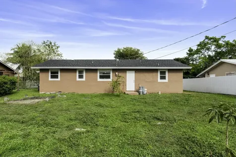 816 Ne 22nd Street Belle Glade FL 33430