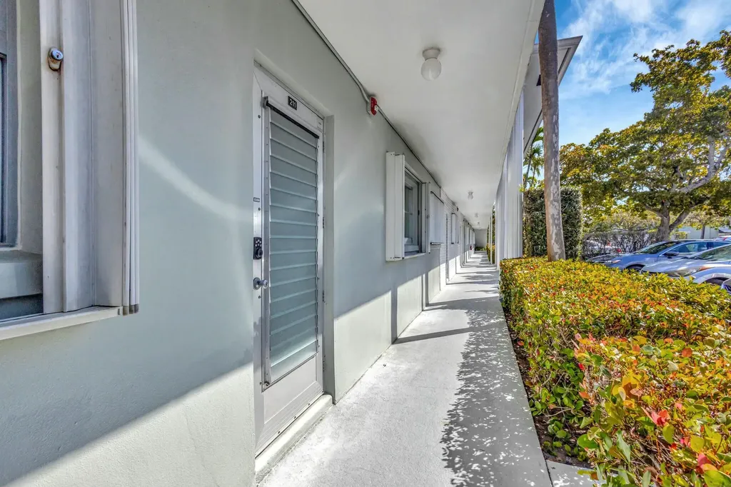 2320 Sw 22nd Avenue Delray Beach FL 33445