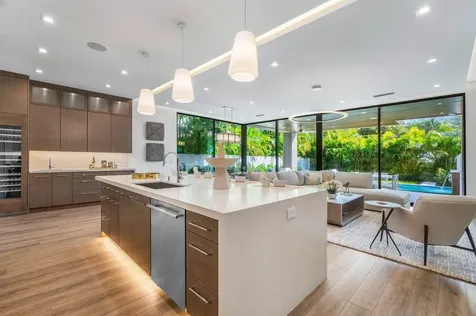 142 Ne Wavecrest Way Boca Raton FL 33432