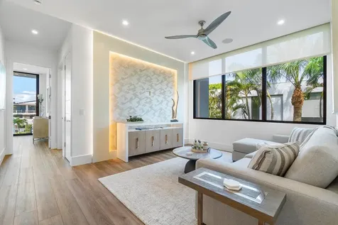 142 Ne Wavecrest Way Boca Raton FL 33432