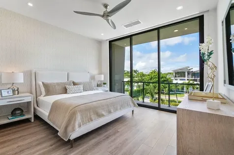 142 Ne Wavecrest Way Boca Raton FL 33432