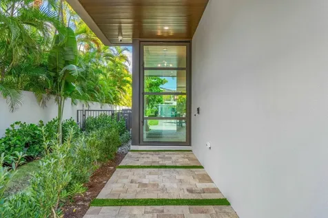142 Ne Wavecrest Way Boca Raton FL 33432