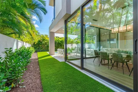 142 Ne Wavecrest Way Boca Raton FL 33432