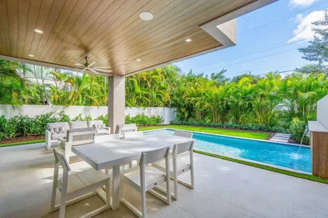 142 Ne Wavecrest Way Boca Raton FL 33432