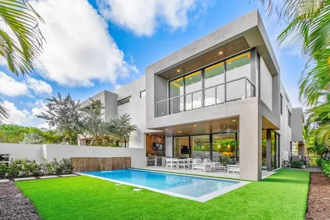 142 Ne Wavecrest Way Boca Raton FL 33432
