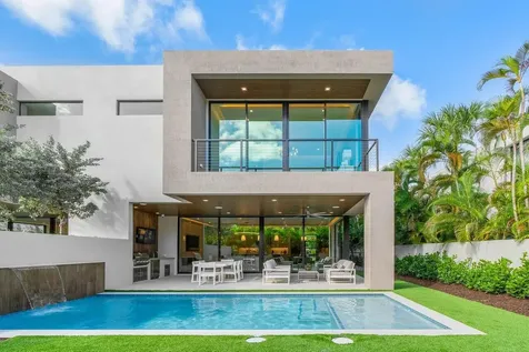 142 Ne Wavecrest Way Boca Raton FL 33432
