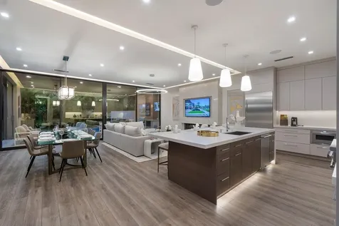 142 Ne Wavecrest Way Boca Raton FL 33432
