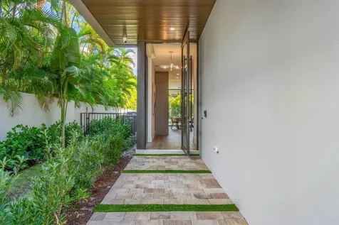 142 Ne Wavecrest Way Boca Raton FL 33432