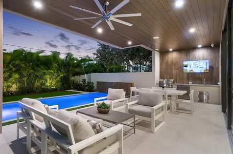 142 Ne Wavecrest Way Boca Raton FL 33432