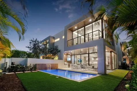 142 Ne Wavecrest Way Boca Raton FL 33432