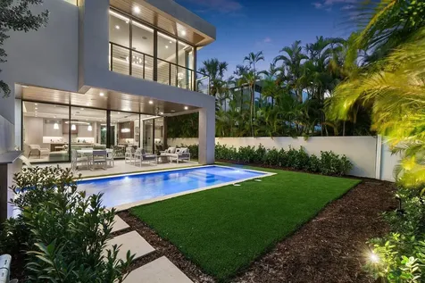 142 Ne Wavecrest Way Boca Raton FL 33432