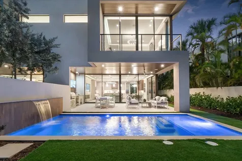 142 Ne Wavecrest Way Boca Raton FL 33432