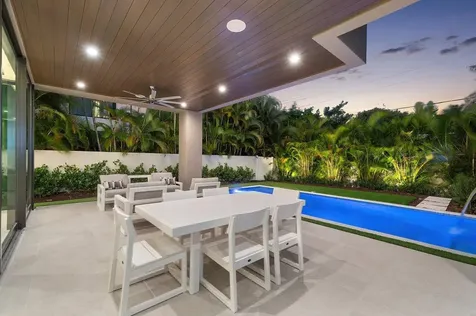142 Ne Wavecrest Way Boca Raton FL 33432