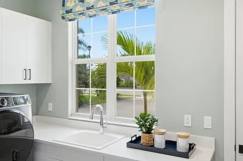 204 Strand Square Vero Beach FL 32963
