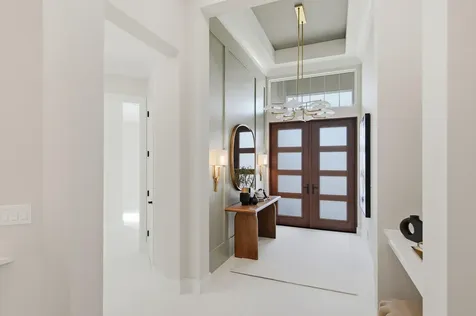 204 Strand Square Vero Beach FL 32963