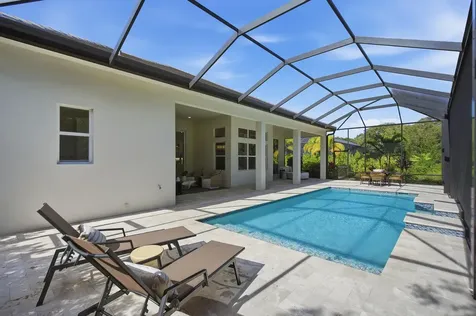 204 Strand Square Vero Beach FL 32963