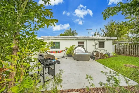 2135 Ne 4th Way Boca Raton FL 33431