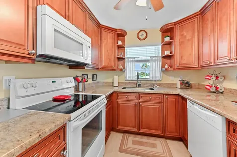 200 Leisure Lake Circle Boynton Beach FL 33426