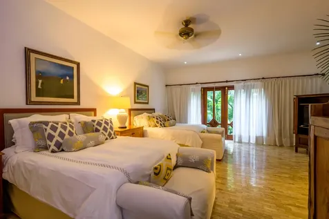 5 Las Lomas Casa de Campo DR 22000