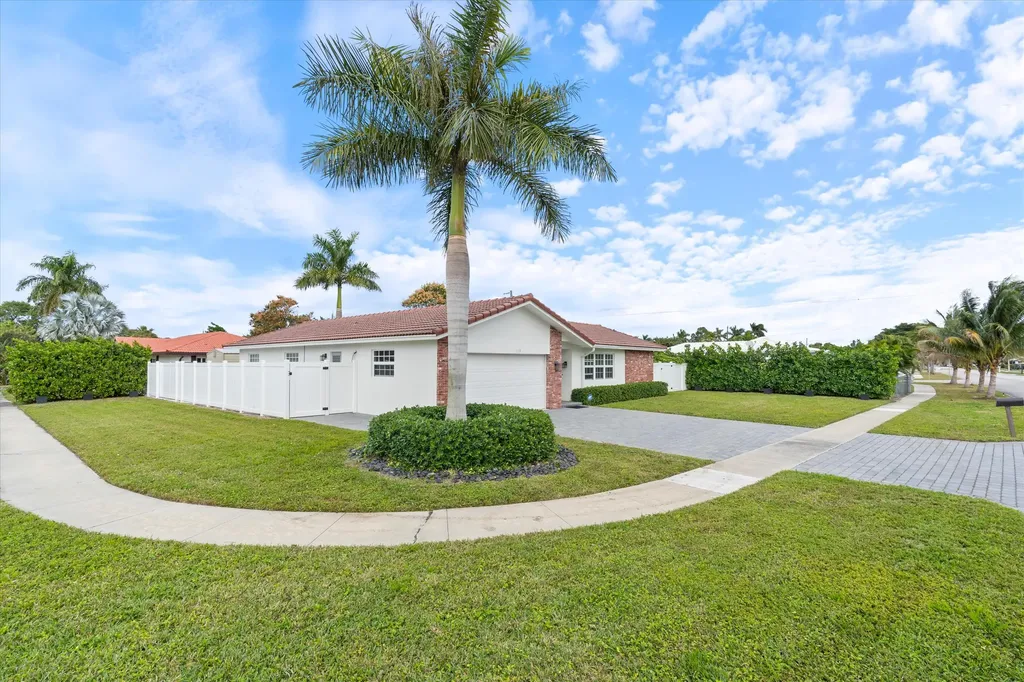 113 Burning Tree Lane Boca Raton FL 33431
