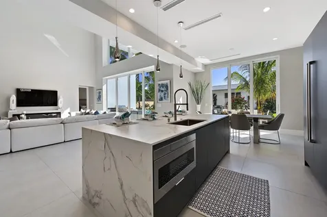 2627 Ne 14th Street Fort Lauderdale FL 33304
