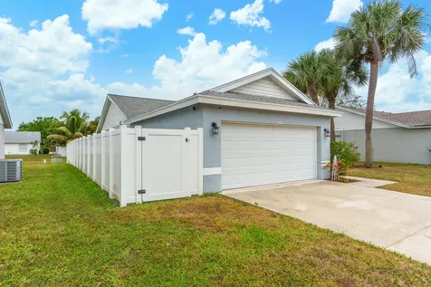 6888 Beacon Hollow Turn Boynton Beach FL 33437