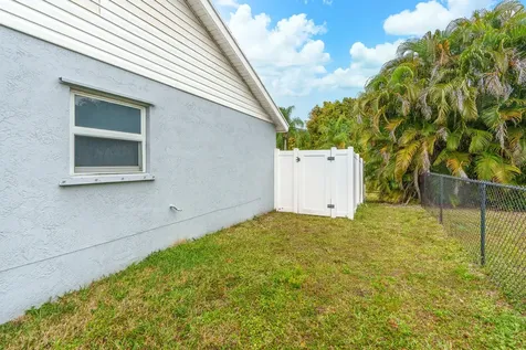 6888 Beacon Hollow Turn Boynton Beach FL 33437