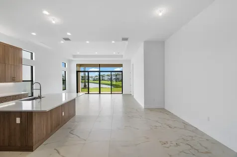 8254 Royal County Down Road Boca Raton FL 33434