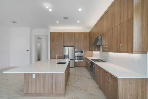 8254 Royal County Down Road Boca Raton FL 33434