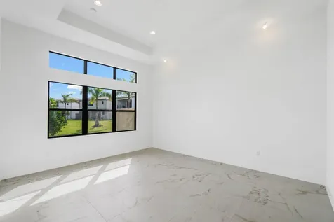 8254 Royal County Down Road Boca Raton FL 33434