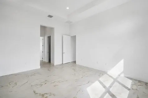8254 Royal County Down Road Boca Raton FL 33434