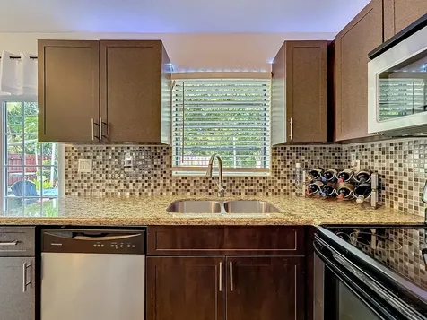 6293 Nw 27th Street Margate FL 33063