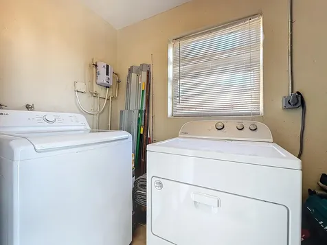 6293 Nw 27th Street Margate FL 33063
