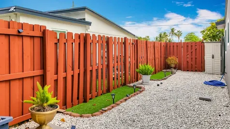 6293 Nw 27th Street Margate FL 33063