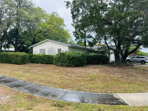 679 Sw 17th Court Boca Raton FL 33486