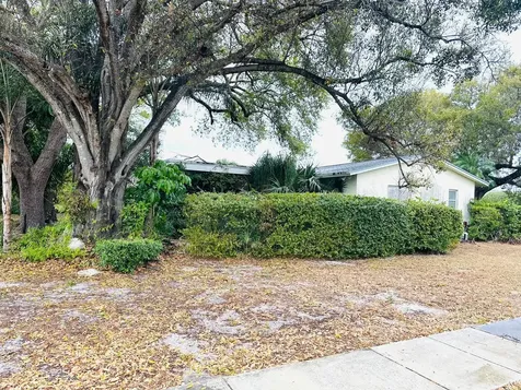 679 Sw 17th Court Boca Raton FL 33486