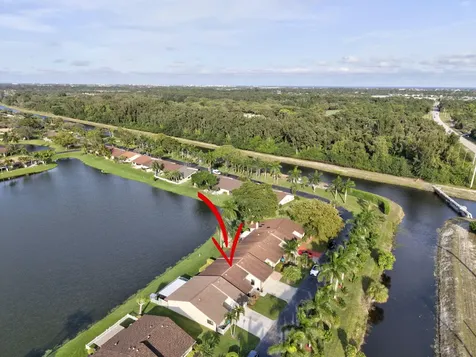 23 Mayfair Lane Boynton Beach FL 33426