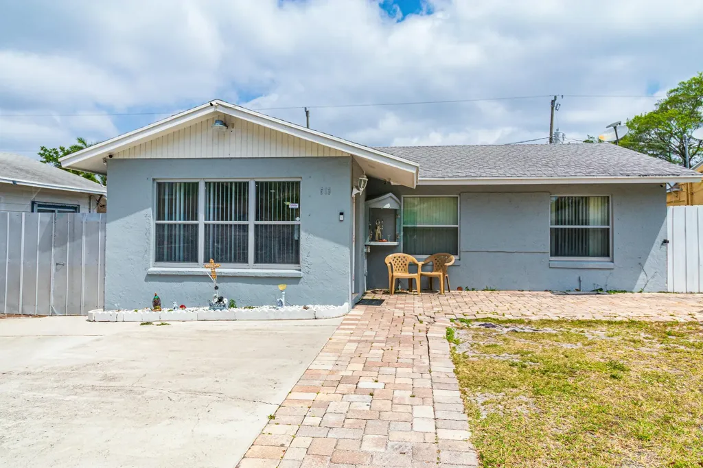 513 El Vedado West Palm Beach FL 33405