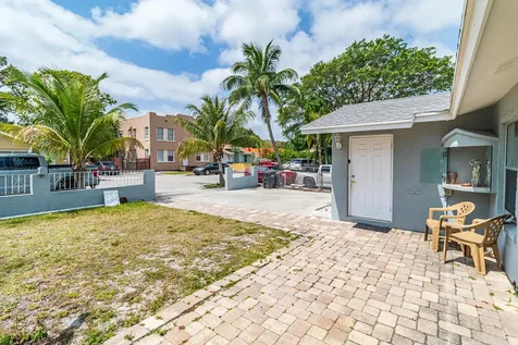 513 El Vedado West Palm Beach FL 33405