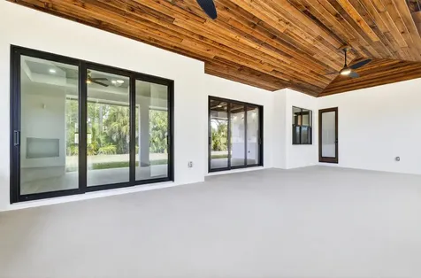122 Se Via Lago Garda Port Saint Lucie FL 34952