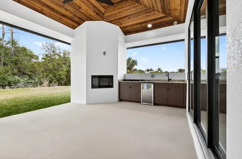 122 Se Via Lago Garda Port Saint Lucie FL 34952