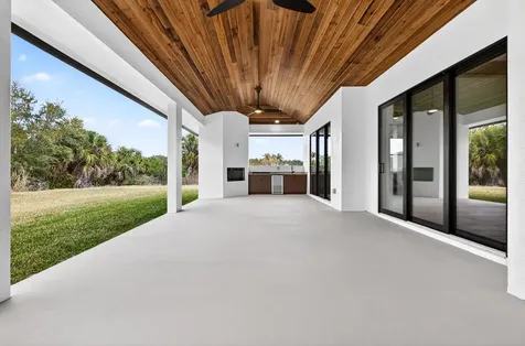 122 Se Via Lago Garda Port Saint Lucie FL 34952