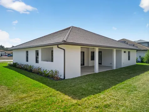 122 Se Via Lago Garda Port Saint Lucie FL 34952