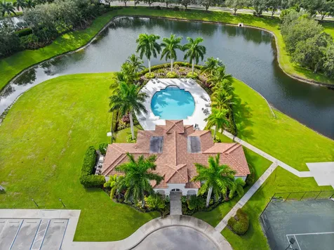 122 Se Via Lago Garda Port Saint Lucie FL 34952