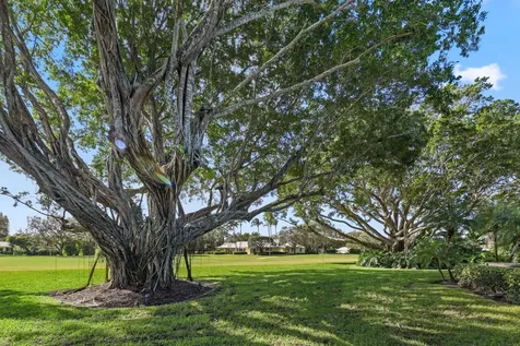 26 Country Road Village of Golf FL 33436