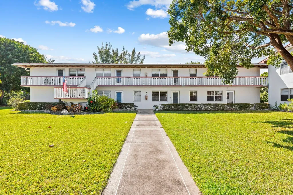 43 Windsor West Palm Beach FL 33417