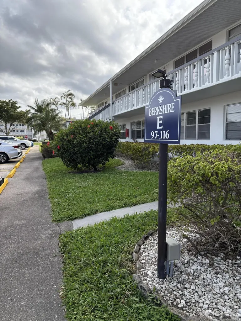 113 Berkshire E West Palm Beach FL 33417