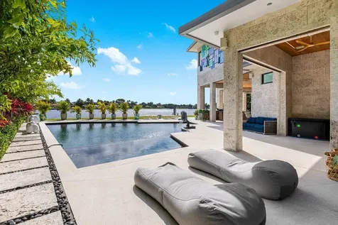 907 Sw 37th Court Boynton Beach FL 33435
