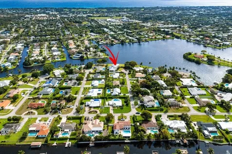 907 Sw 37th Court Boynton Beach FL 33435