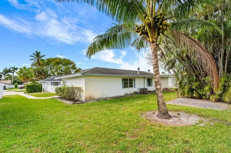 4705 Holly Drive Palm Beach Gardens FL 33418